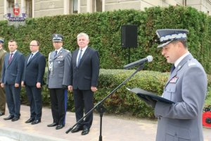 Ślubowanie nowo przyjętych policjantów oraz wręczenie odznaczeń i przekazanie radiowozów