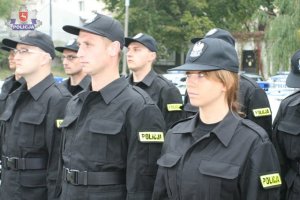 Ślubowanie nowo przyjętych policjantów oraz wręczenie odznaczeń i przekazanie radiowozów