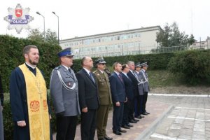 Ślubowanie nowo przyjętych policjantów oraz wręczenie odznaczeń i przekazanie radiowozów