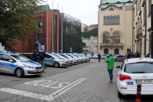 Prezydent Miasta Krakowa przekazał krakowskiej policji 23 nowe samochody #19