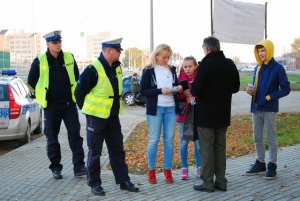 Wolontariusze PZU ramię w ramię z policjantami podczas akcji „Znicz” #7