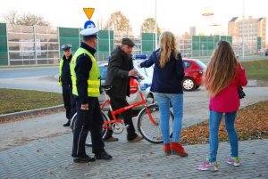 Wolontariusze PZU ramię w ramię z policjantami podczas akcji „Znicz” #8