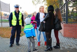 Wolontariusze PZU ramię w ramię z policjantami podczas akcji „Znicz” #10