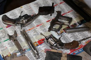 Policjanci zatrzymali podejrzanego o handel bronią #4