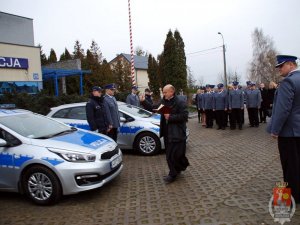 Uroczyste przekazanie radiowozów