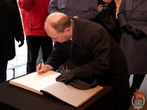 Uroczyste ślubowanie policjantów w Muzeum Katyńskim