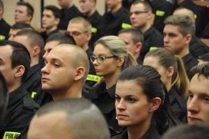 Ćwierć tysiąca nowo przyjętych do słuzby policjantów rozpoczyna szkolenie zawodowe podstawowe w słupskiej Szkole Polcji. #6