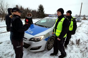 Policjanci wciąż pomagają bezdomnym