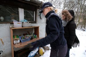 Policjanci wciąż pomagają bezdomnym