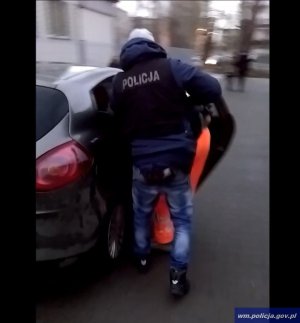 Policjanci zatrzymali 28-latka poszukiwanego Europejskim Nakazem Aresztowania