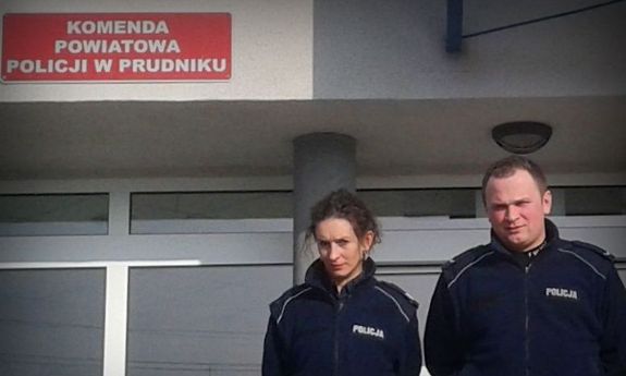 Policjanci uratowali życie 27-latka