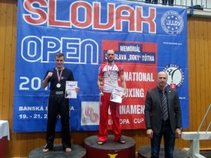 st. post. Piotr Odważny na najwyższym stopniu podium