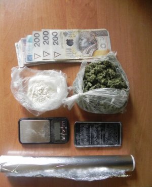 Zabezpieczone narkotyki i pieniądze