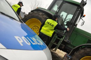 Policjanci odzyskali ciągnik o wartości 100 tys. złotych #1