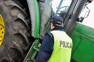 Policjanci odzyskali ciągnik o wartości 100 tys. złotych #4
