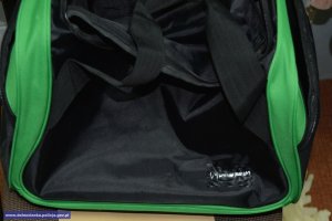 Zabezpieczona czarna torba z zielonym obszyciem