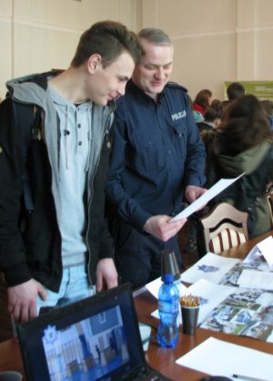 Policjanci na Targach Pracy #4