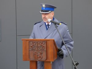 policjanci podczas otwarcia komendy #8