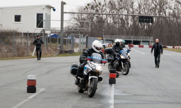 policjanci na motocyklach