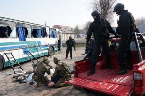 Odbicie zakładników z autobusu - ćwiczenia #1