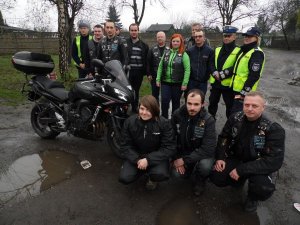 policjanci waz z motocyklistami