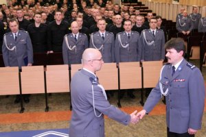 Zakończenie uroczystego wręczenia świadectw i pożegnaia ze Szkołą Policji w Słupsku.