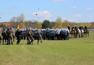 Wspólne ćwiczenia Policji konnej i policjantów OPP