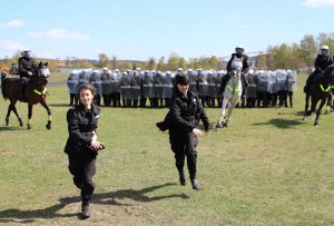 Wspólne ćwiczenia Policji konnej i policjantów OPP