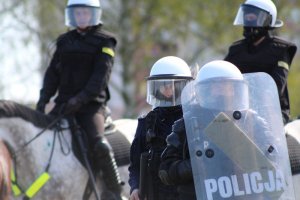 Wspólne ćwiczenia Policji konnej i policjantów OPP