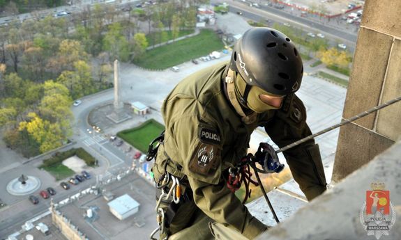 policjant podczas ćwiczeń