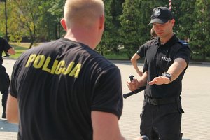 Policyjni sportowcy na co dzień zajmują się elementami sportów walki.