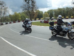 Szkolenie policjantów ruchu drogowego z techniki jazdy motocyklem