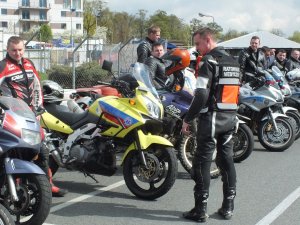 Szkolenie policjantów ruchu drogowego z techniki jazdy motocyklem