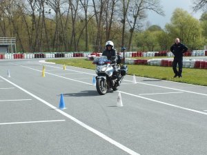 Szkolenie policjantów ruchu drogowego z techniki jazdy motocyklem