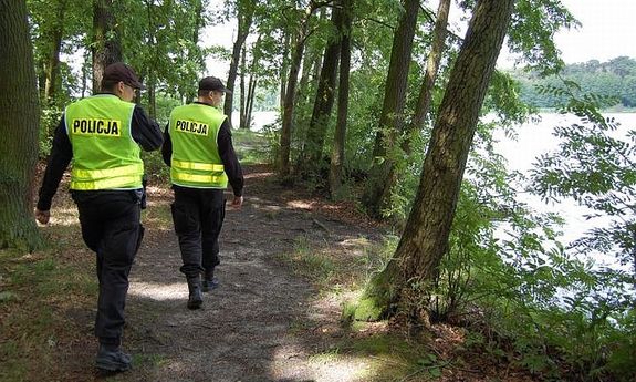 Policyjny patrol nad wodą - zdjęcie poglądowe