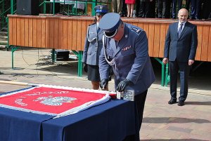 Uroczystość wręczenia sztandaru komendzie w Ustrzykach Dolnych