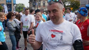 zawodnik w koszulce maratonu