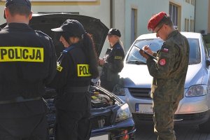 Zajęcia praktyczne na terenie słupskiej Szkoły Policji z zakresu obsługi zdarzeń drogowych.