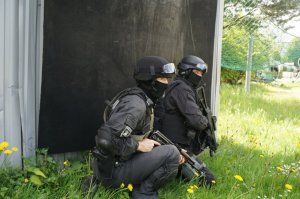 Atak na jednostkę wojskową - ćwiczenia policjantów #4
