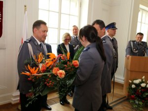 wręczenie kwiatów Komendantowi Stołecznemu Policji