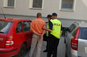Błyskawicznie ustaleni i zatrzymani za fałszywe alarmy bombowe #1