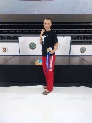 sierż. Marta Mysur z medalami