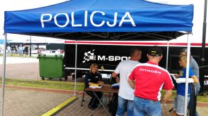 73. Rajd Polski rozpoczęty – policjanci zabezpieczają teren imprezy