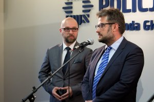 Uczestnicy briefingu na temat ograniczeń w przestrzeni powietrznej podczas szczytu NATO