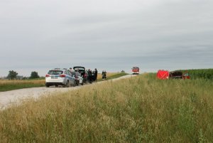 Pijany kierowca porzucił auto z martwym kolegą w środku