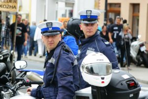 Policjanci zabezpieczają festiwal w Łagowie