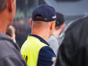 Policjanci zabezpieczają festiwal w Łagowie