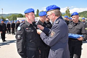 Uroczystość odznaczenia policjantów XXV rotacji JSPP