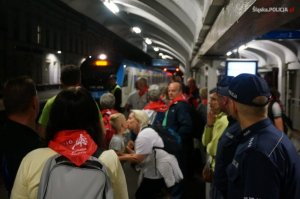 Śląscy policjanci zabezpieczają przejazdy pielgrzywów