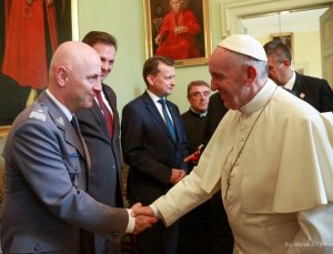 Papież Franciszek złożył na ręce ministra Mariusza Błaszczaka podziękowania dla służb